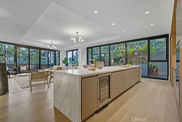 8420 W Sunset Boulevard 108, Los Angeles, CA 90069