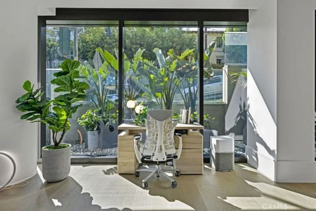 8420 W Sunset Boulevard 108, Los Angeles, CA 90069