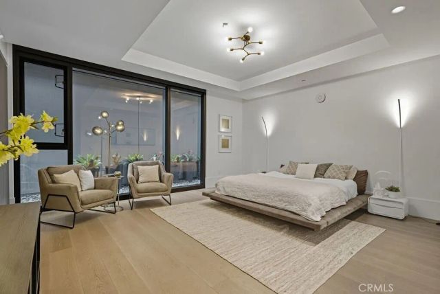 8420 W Sunset Boulevard 108, Los Angeles, CA 90069