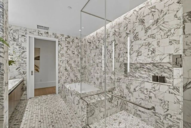 8420 W Sunset Boulevard 108, Los Angeles, CA 90069
