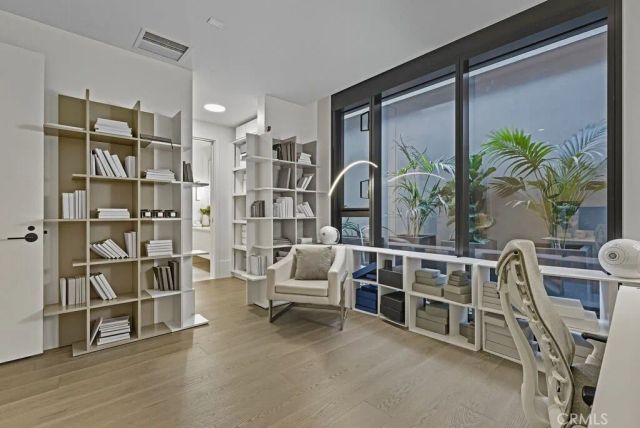 8420 W Sunset Boulevard 108, Los Angeles, CA 90069