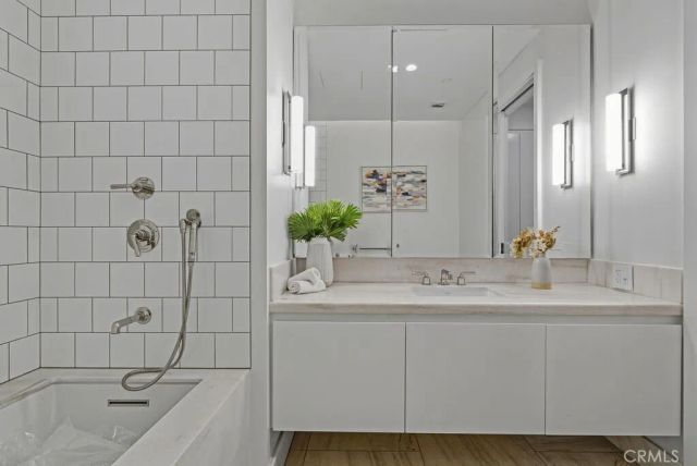 8420 W Sunset Boulevard 108, Los Angeles, CA 90069
