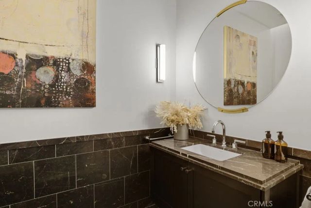 8420 W Sunset Boulevard 108, Los Angeles, CA 90069