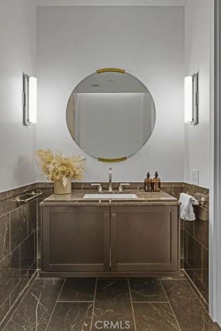 8420 W Sunset Boulevard 108, Los Angeles, CA 90069