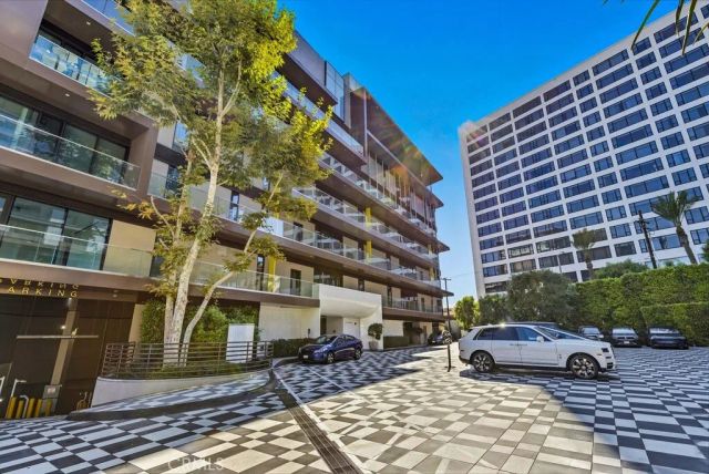 8420 W Sunset Boulevard 108, Los Angeles, CA 90069
