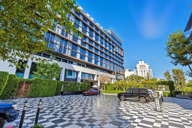 8420 W Sunset Boulevard 108, Los Angeles, CA 90069