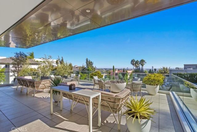 8420 W Sunset Boulevard 108, Los Angeles, CA 90069