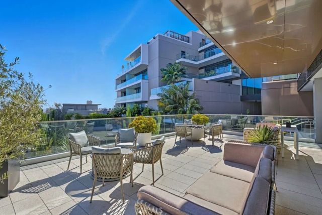 8420 W Sunset Boulevard 108, Los Angeles, CA 90069