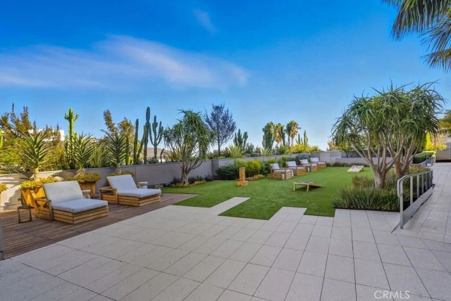 8420 W Sunset Boulevard 108, Los Angeles, CA 90069