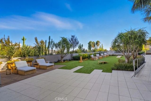 8420 W Sunset Boulevard 108, Los Angeles, CA 90069