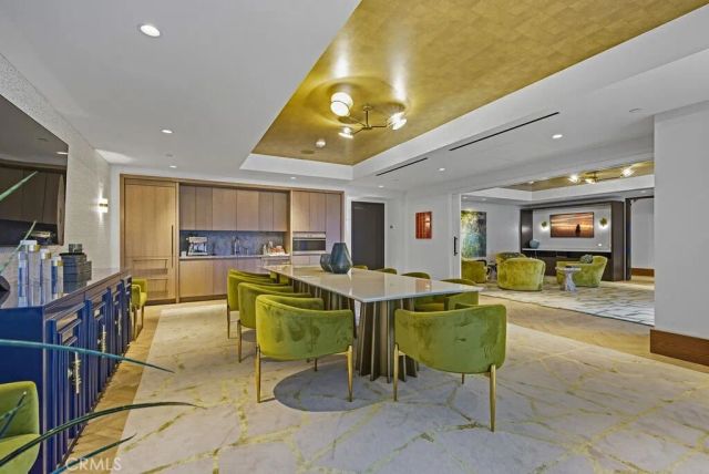 8420 W Sunset Boulevard 108, Los Angeles, CA 90069
