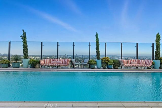 8420 W Sunset Boulevard 108, Los Angeles, CA 90069