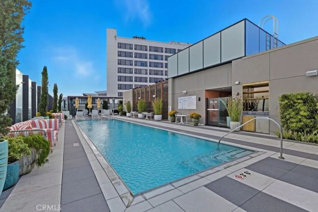 8420 W Sunset Boulevard 108, Los Angeles, CA 90069