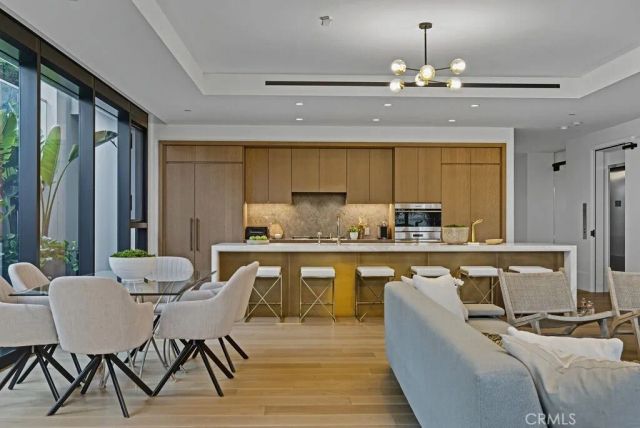 8420 W Sunset Boulevard 108, Los Angeles, CA 90069