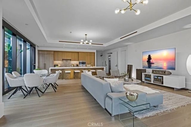 8420 W Sunset Boulevard 108, Los Angeles, CA 90069