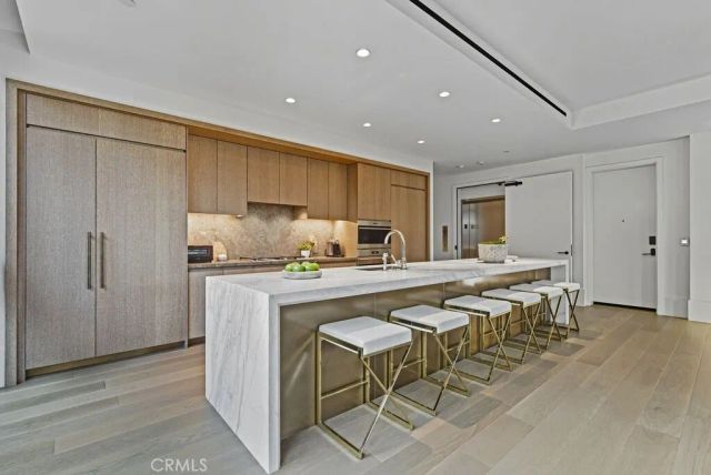 8420 W Sunset Boulevard 108, Los Angeles, CA 90069