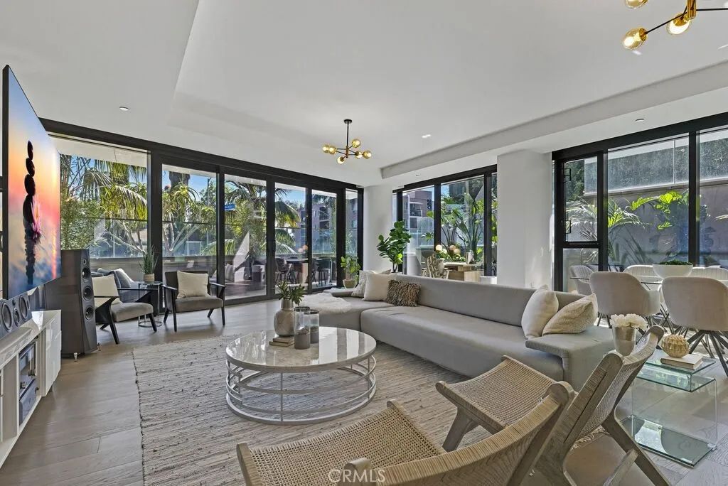 8420 W Sunset Boulevard 108, Los Angeles, CA 90069
