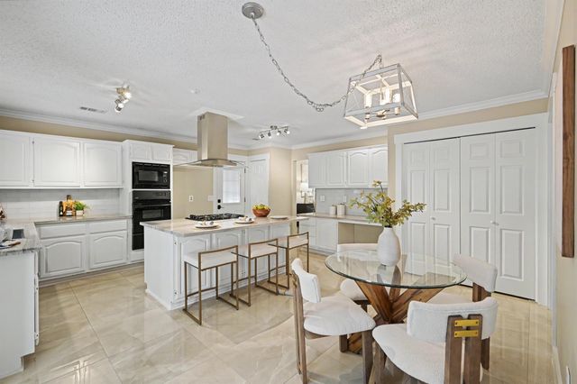 98 Breezy Point Place, The Woodlands, TX 77381