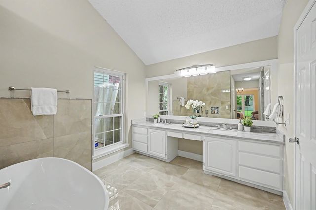 98 Breezy Point Place, The Woodlands, TX 77381
