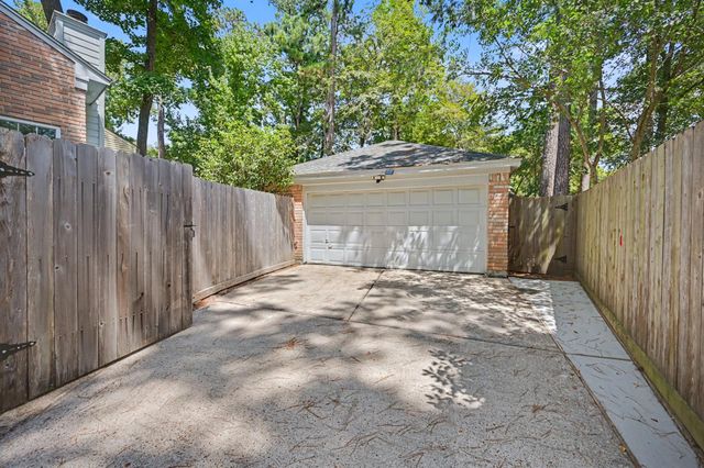 98 Breezy Point Place, The Woodlands, TX 77381