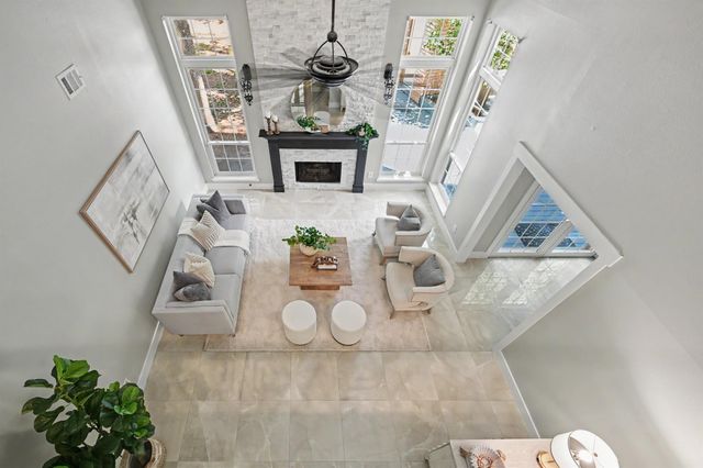 98 Breezy Point Place, The Woodlands, TX 77381