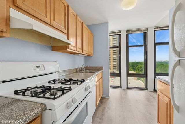 6700 S South Shore Drive 10G, Chicago, IL 60649