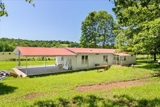 95 Brown Cemetery Ln, Tennessee Ridge, TN 37178