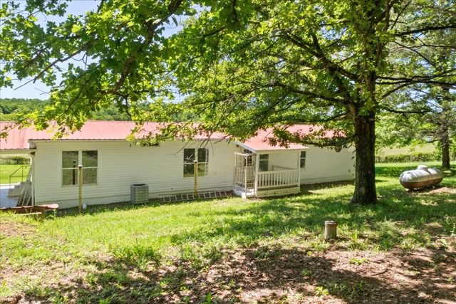 95 Brown Cemetery Ln, Tennessee Ridge, TN 37178