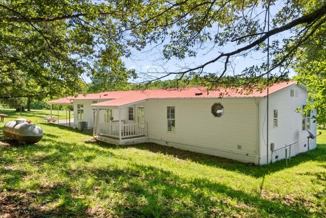 95 Brown Cemetery Ln, Tennessee Ridge, TN 37178