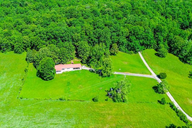 95 Brown Cemetery Ln, Tennessee Ridge, TN 37178