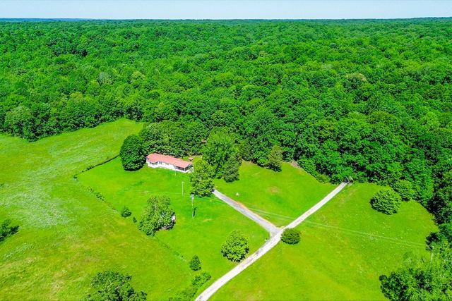 95 Brown Cemetery Ln, Tennessee Ridge, TN 37178