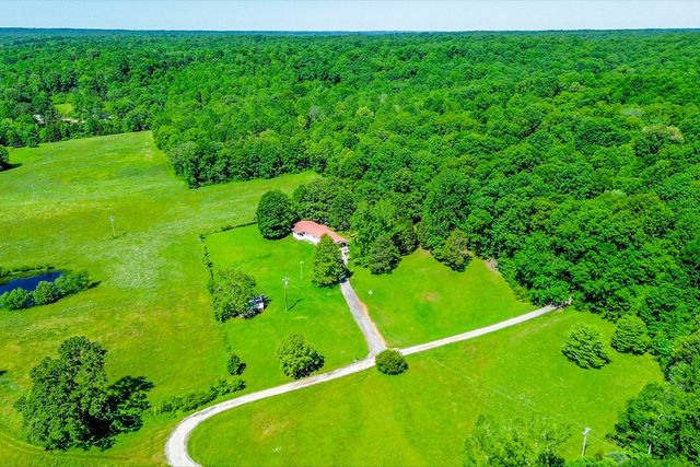 95 Brown Cemetery Ln, Tennessee Ridge, TN 37178