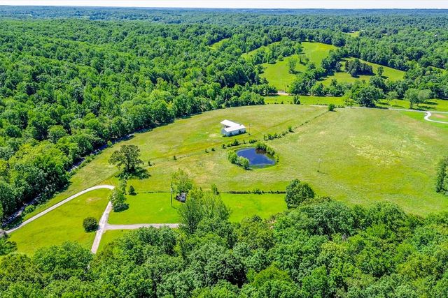 95 Brown Cemetery Ln, Tennessee Ridge, TN 37178