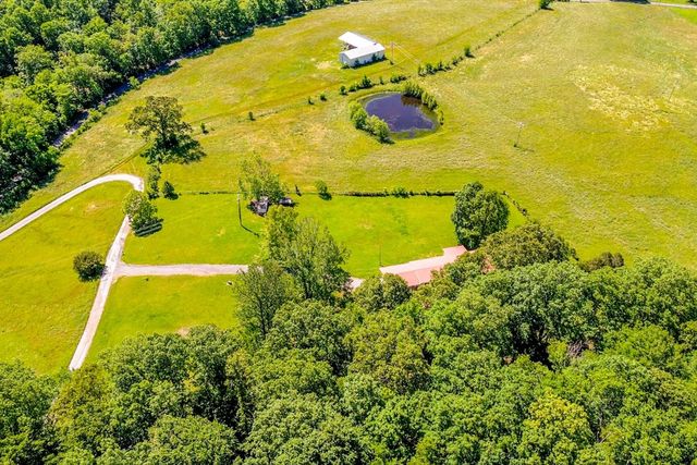 95 Brown Cemetery Ln, Tennessee Ridge, TN 37178