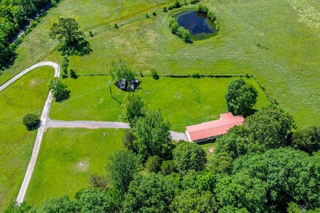 95 Brown Cemetery Ln, Tennessee Ridge, TN 37178