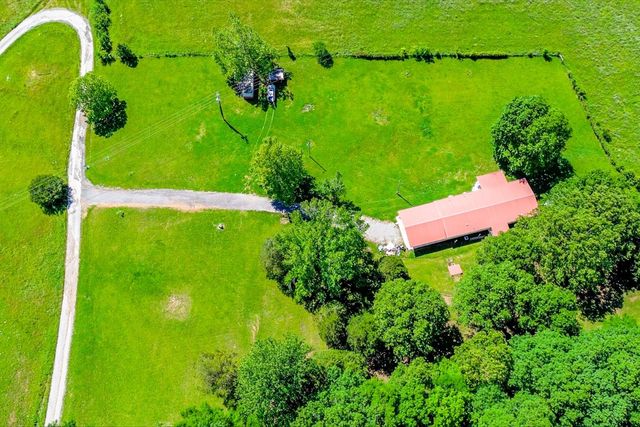 95 Brown Cemetery Ln, Tennessee Ridge, TN 37178
