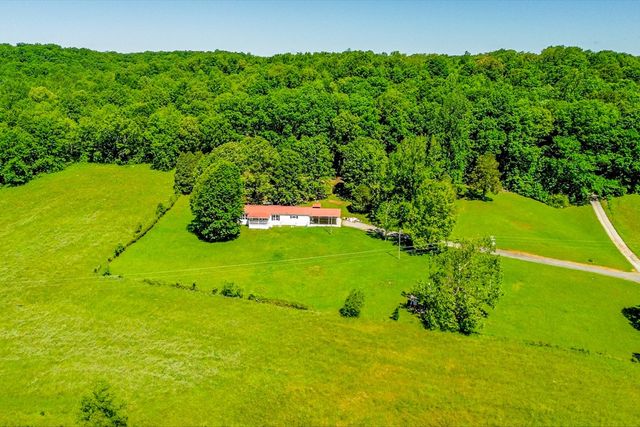 95 Brown Cemetery Ln, Tennessee Ridge, TN 37178