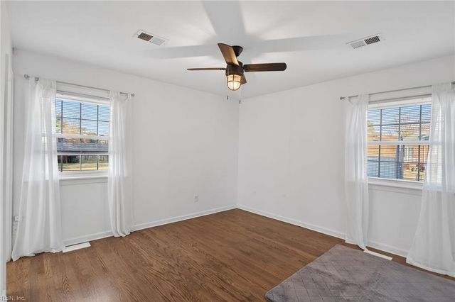 26 Kenwood DR, Hampton, VA 23666