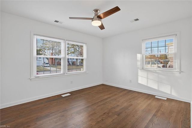 26 Kenwood DR, Hampton, VA 23666