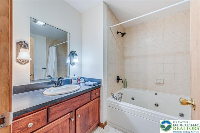 1624 Cotswold Road, Coolbaugh Twp, PA 18466