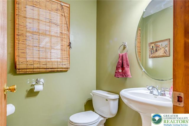1624 Cotswold Road, Coolbaugh Twp, PA 18466