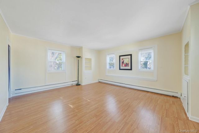 39 Chapman Place, Bay Shore, NY 11706