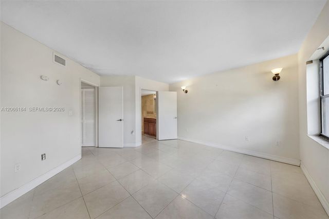 9405 Fontainebleau Boulevard 112, Miami, FL 33172