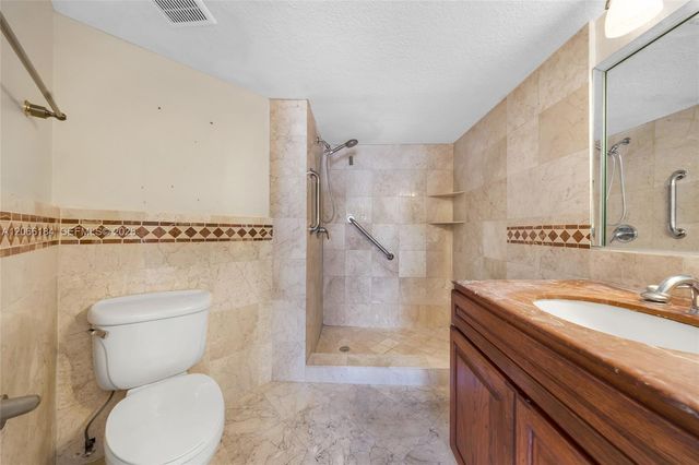 9405 Fontainebleau Boulevard 112, Miami, FL 33172