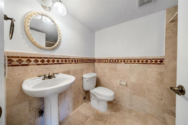 9405 Fontainebleau Boulevard 112, Miami, FL 33172