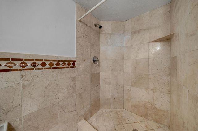 9405 Fontainebleau Boulevard 112, Miami, FL 33172