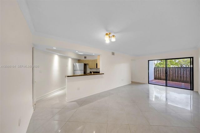9405 Fontainebleau Boulevard 112, Miami, FL 33172