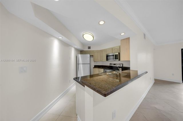 9405 Fontainebleau Boulevard 112, Miami, FL 33172