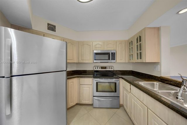 9405 Fontainebleau Boulevard 112, Miami, FL 33172