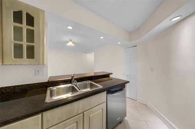 9405 Fontainebleau Boulevard 112, Miami, FL 33172